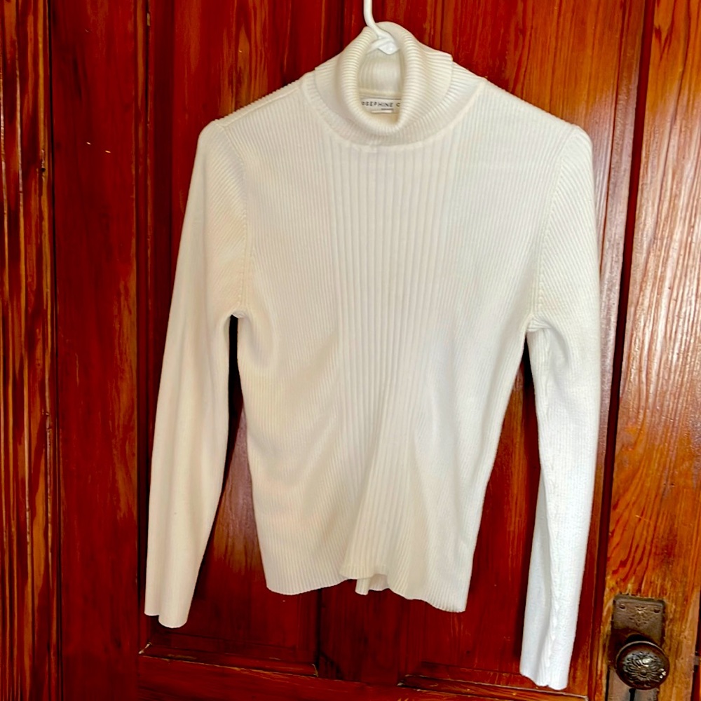 Cream turtleneck sweater Large